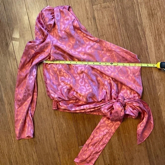 One shoulder pink cheetah silk top - Picture 1 of 7